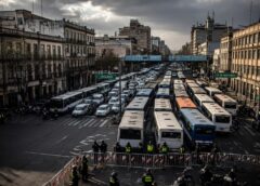 Bloqueos en Centro Histórico y 15 marchas colapsan tráfico en CDMX