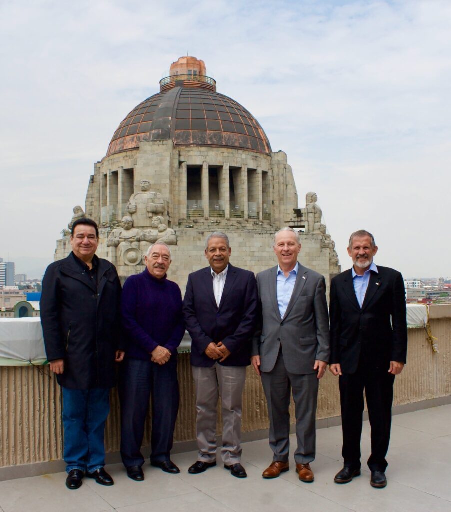Dirigentes de la CTM y del Consejo Coordinador Empresarial tras su reunión sobre la agenda laboral