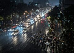 Lluvias y marchas reducen 30% la velocidad vial en la CDMX