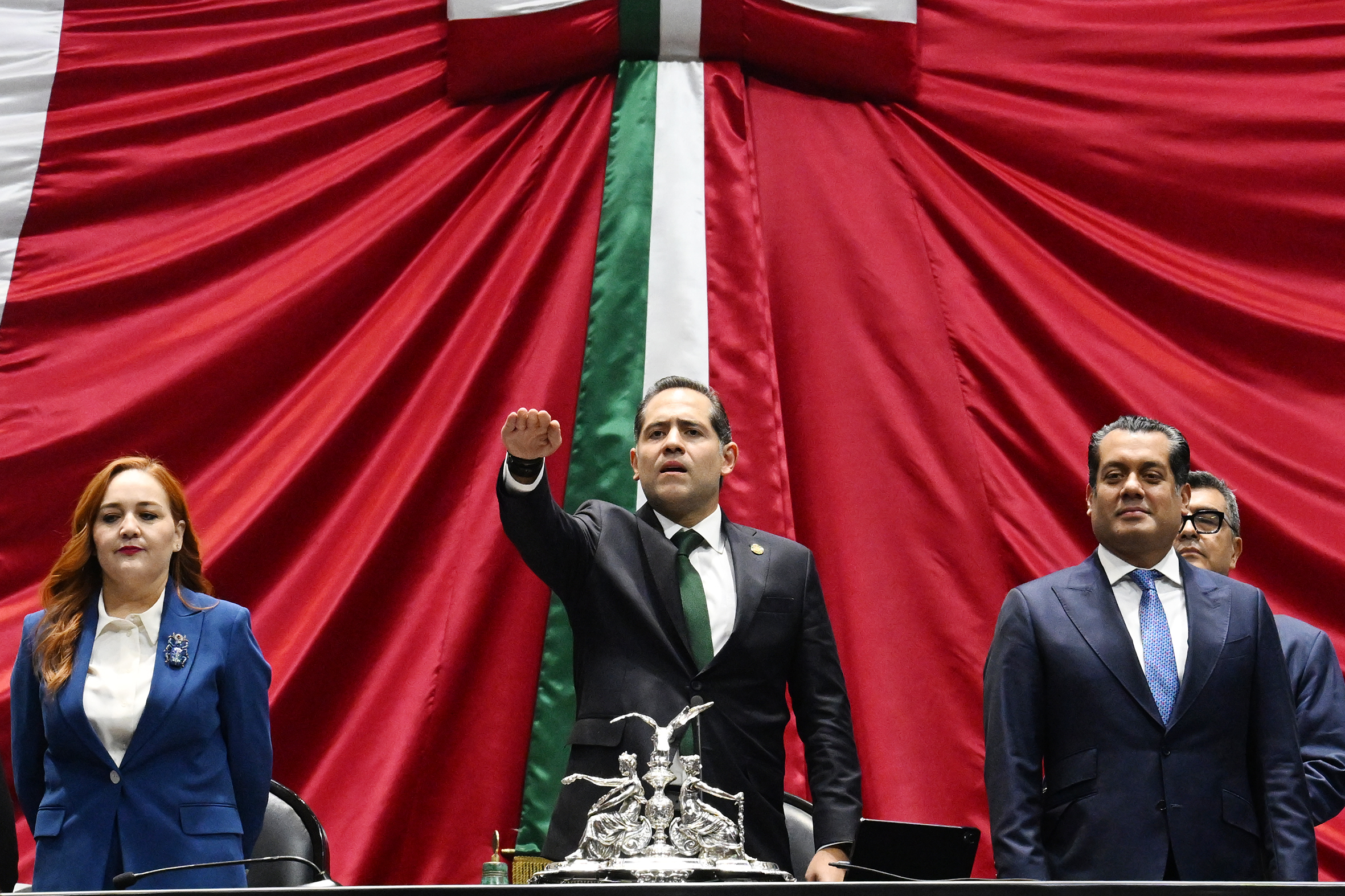 Raúl Bolaños-Cacho Cué rinde protesta como presidente de la Mesa Directiva de la Cámara de Diputados