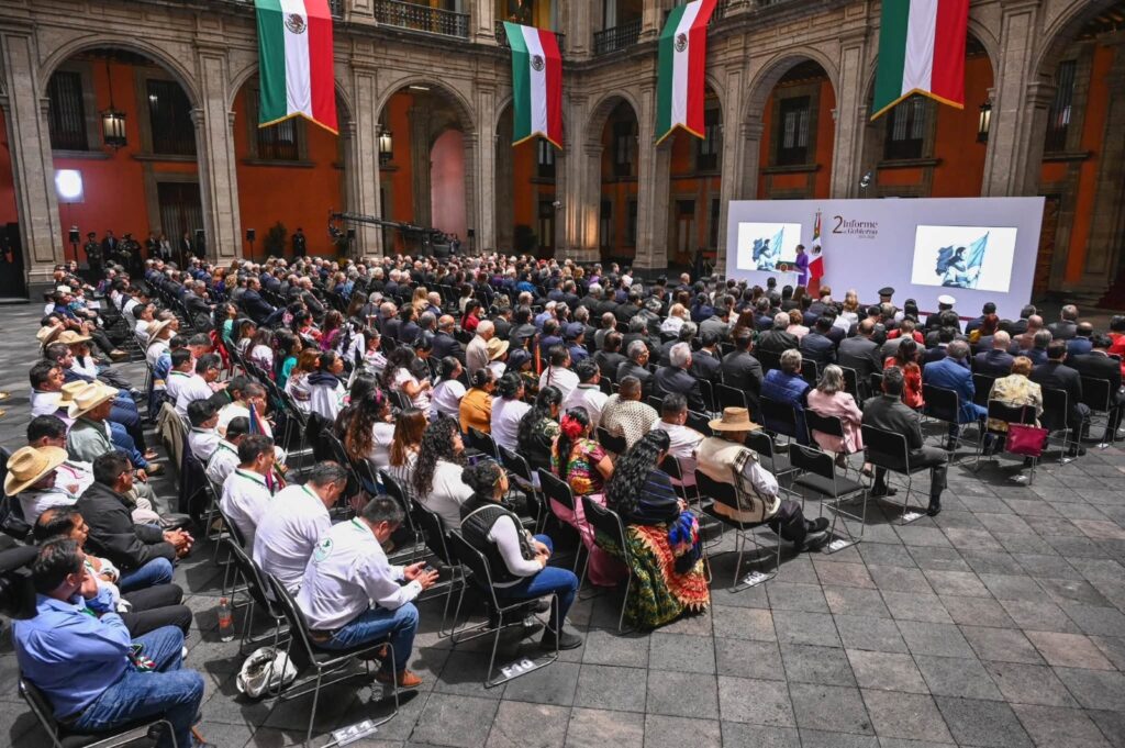 Asistentes al Segundo Informe de Gobierno en Palacio Nacional