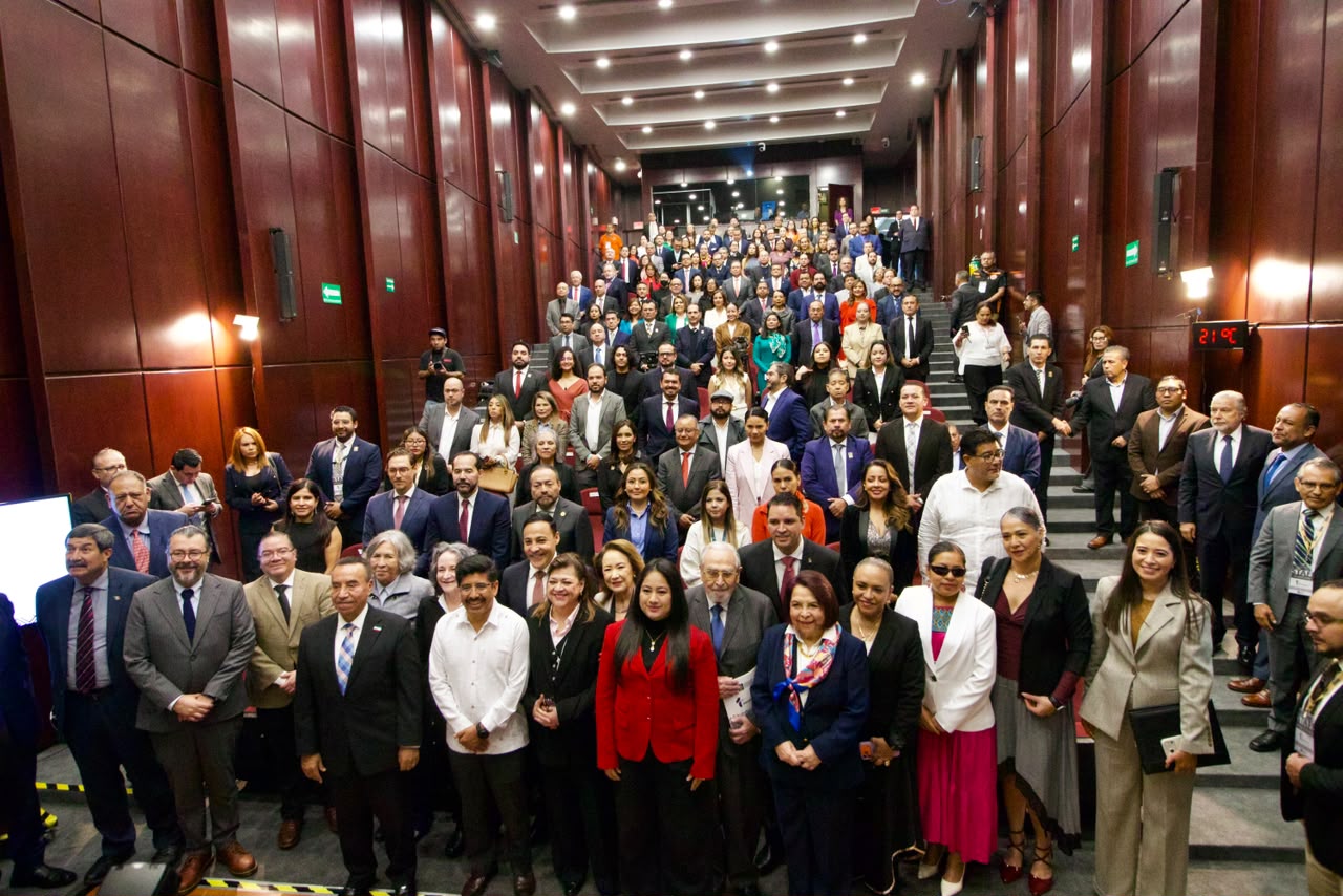 Personas asistentes al acto por el primer aniversario del Tribunal de Disciplina Judicial