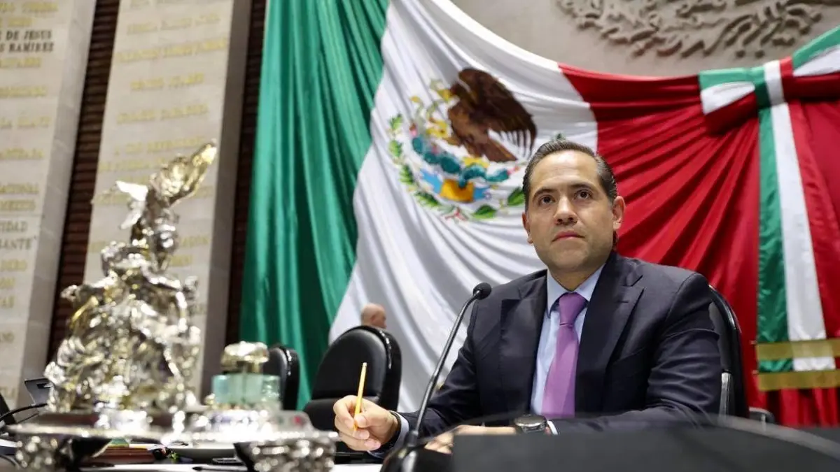 Raúl Bolaños-Cacho Cué preside una sesión en la Cámara de Diputados