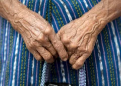 El estrés podría reactivar la artritis reumatoide incluso durante la remisión, revela estudio