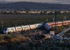 “Estamos destrozados”: España identifica a víctimas del choque de trenes