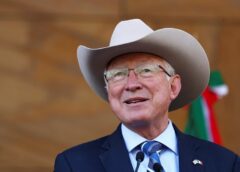 Ken Salazar propone una nueva alianza para América del Norte