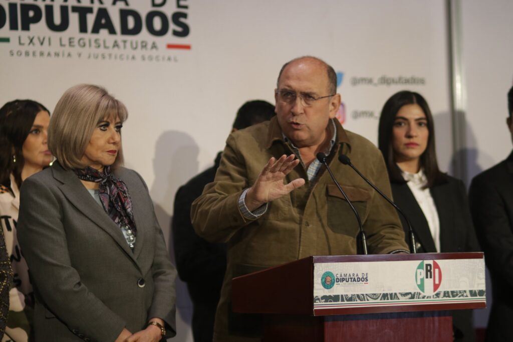 Rubén Moreira habla en conferencia de prensa del PRI en la Cámara de Diputados