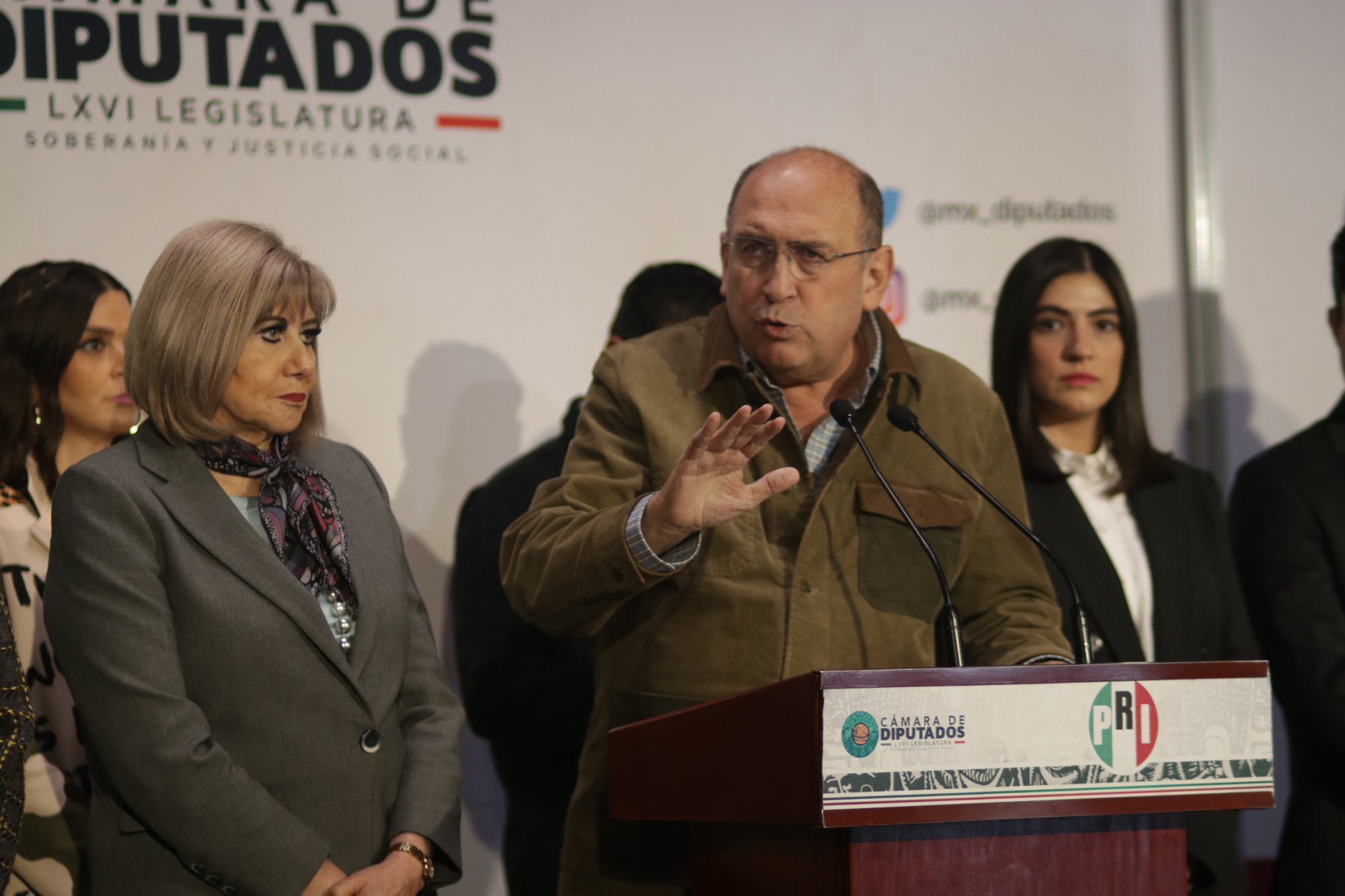 Rubén Moreira habla en conferencia de prensa del PRI en la Cámara de Diputados