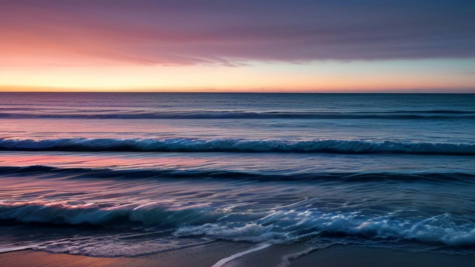 Olas suaves que llegan a la orilla del mar bajo un cielo rosado al amanecer